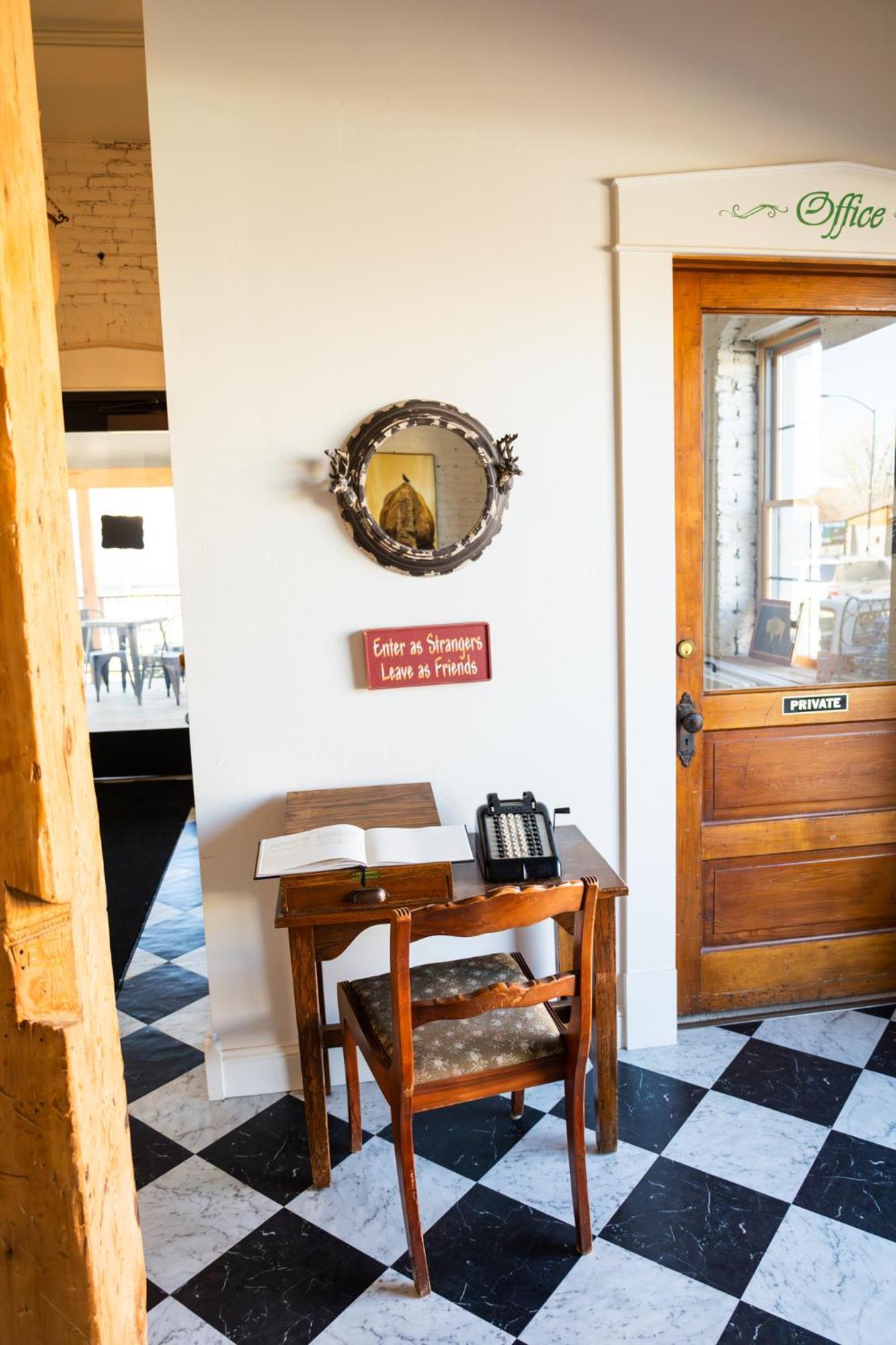 Lander Millhouse Hotel Exterior photo