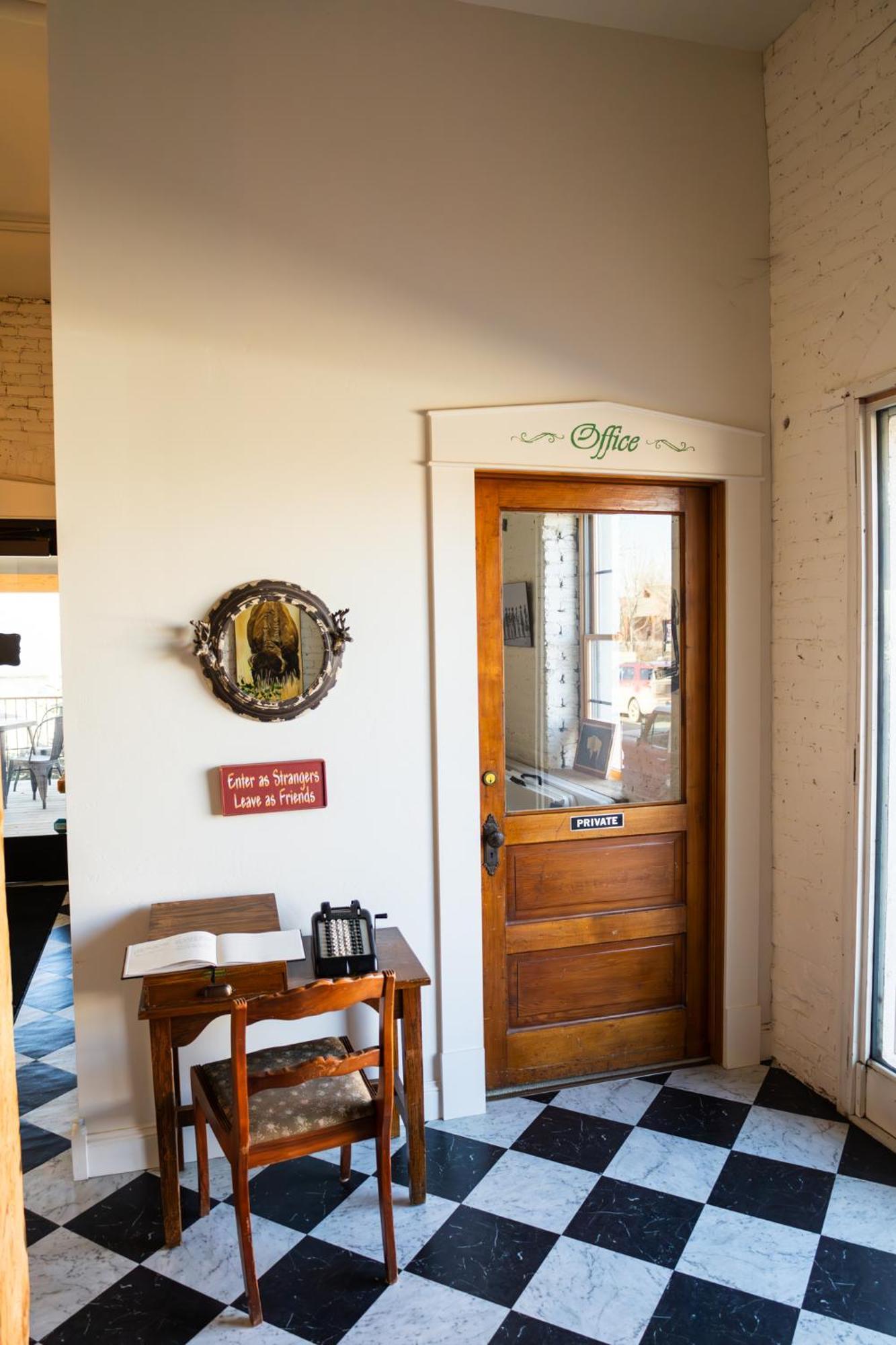 Lander Millhouse Hotel Exterior photo